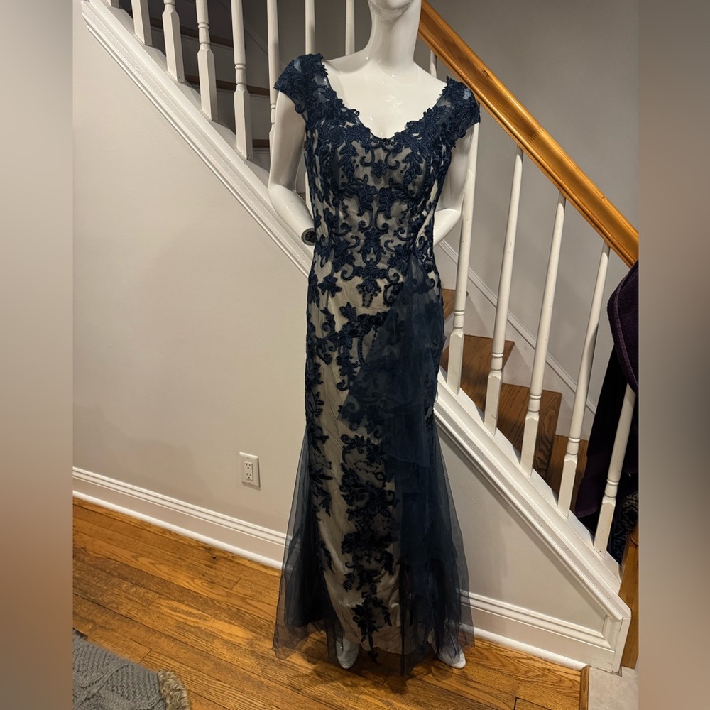 Azazie Melena Lace Navy Champagne Evening Gown Size 10 NWT